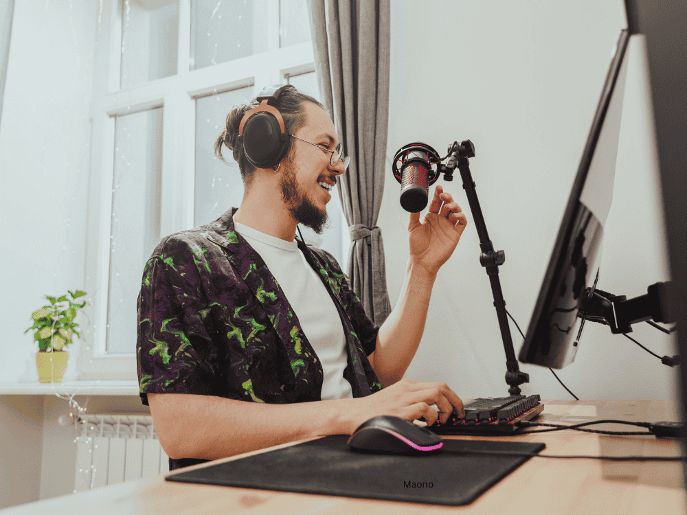 A professional gamer using a gaming microphone for his live stream