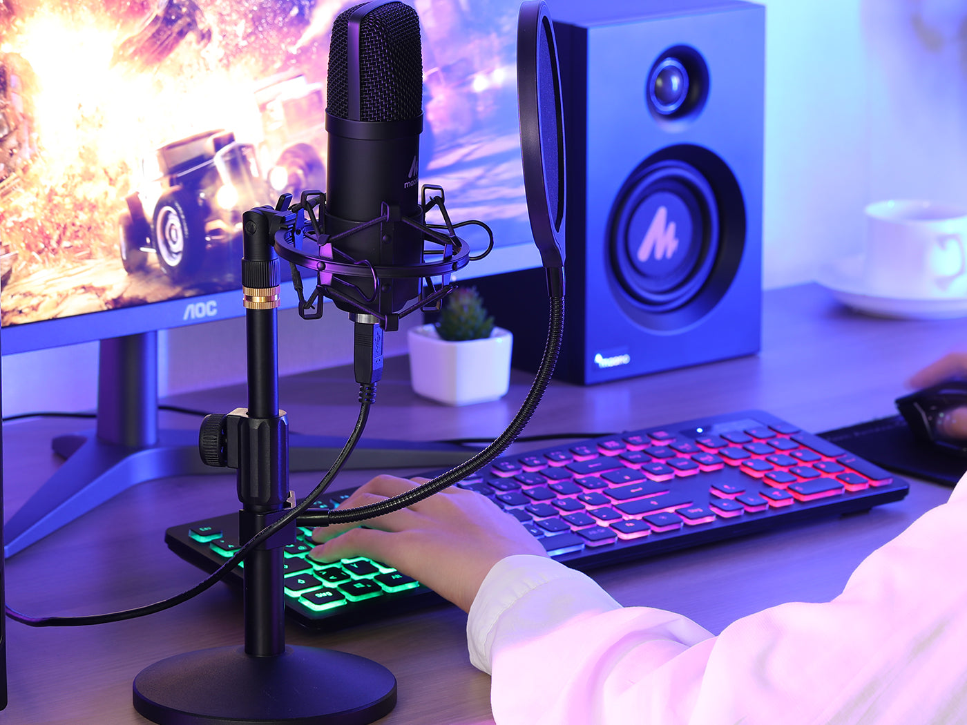 A streamer using the best, cheap USB microphone under $200