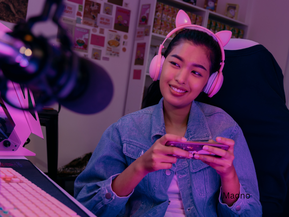 girl playing mobile game live streaming