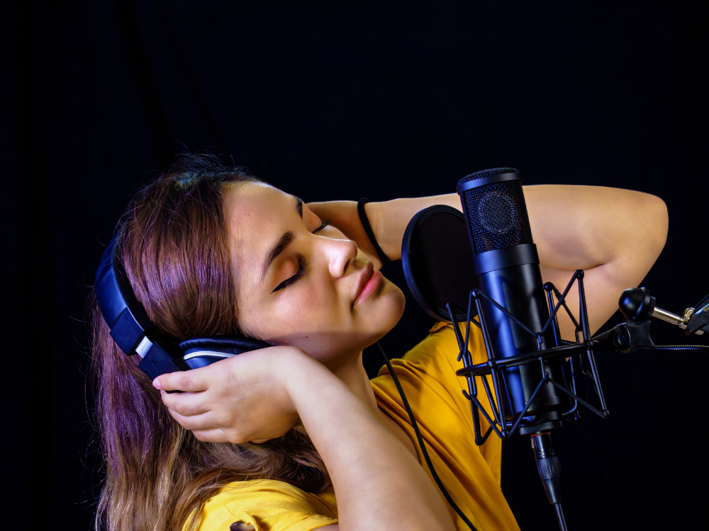 girl singing using USB microphone for vocals