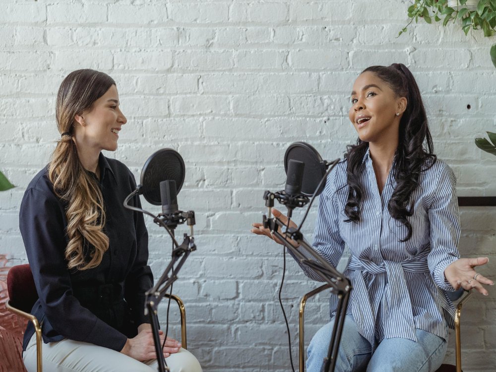 two women live streaming