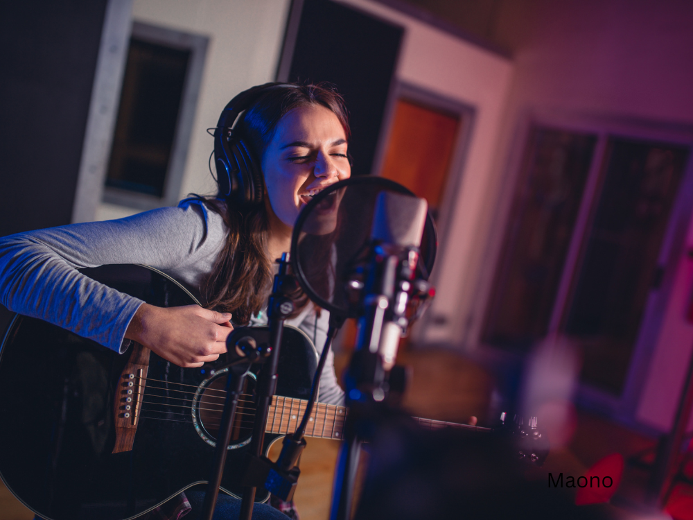 woman singing using microphone USB